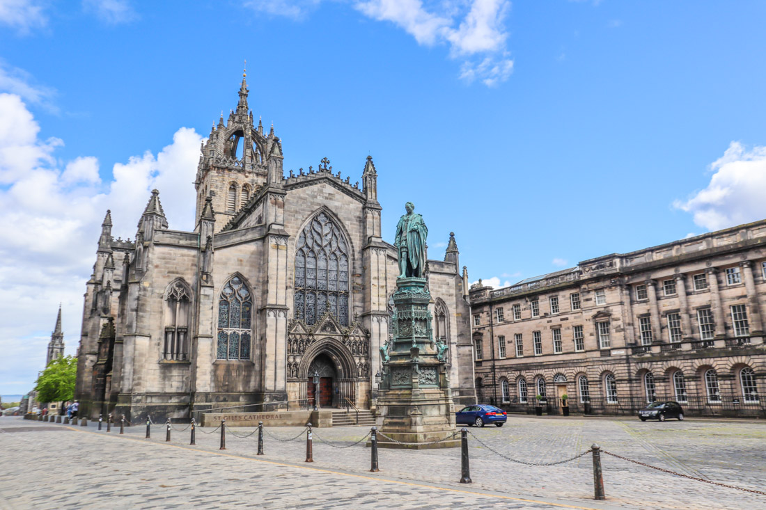 St Giles Cathedral with blue skies on the Royal Mile in Edinburgh 