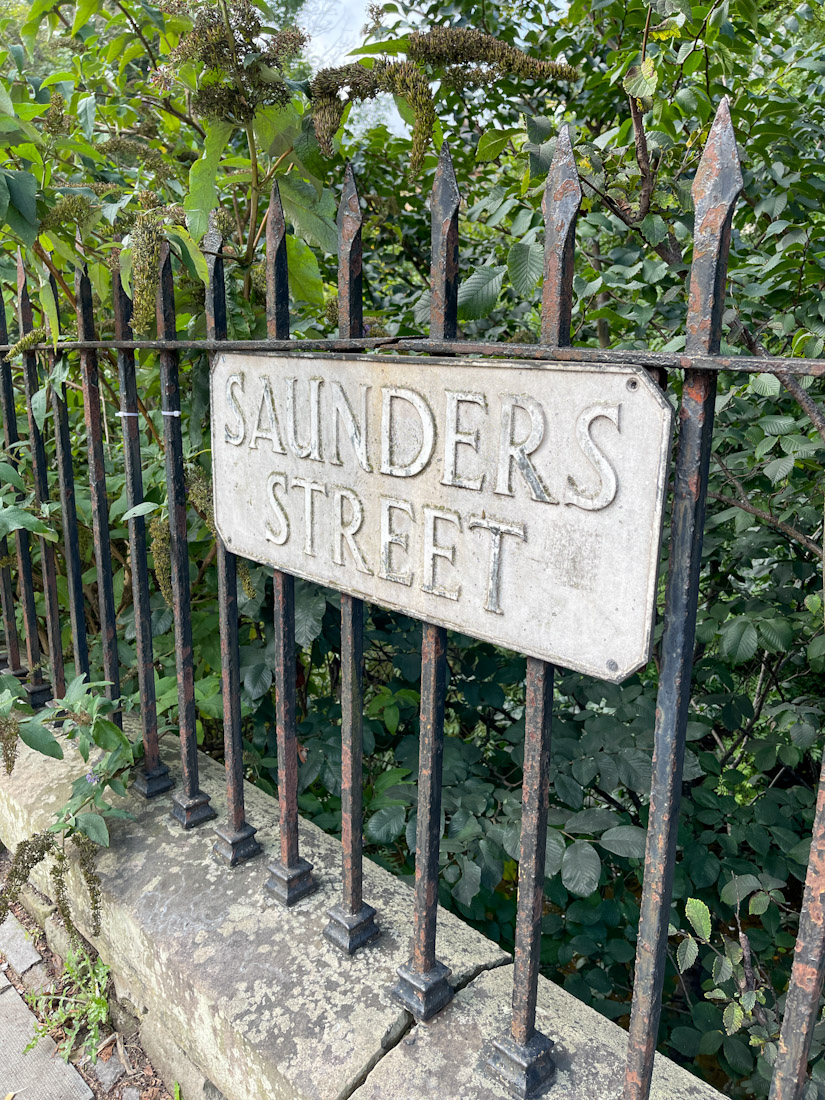 Saunders Street Sign Stockbridge