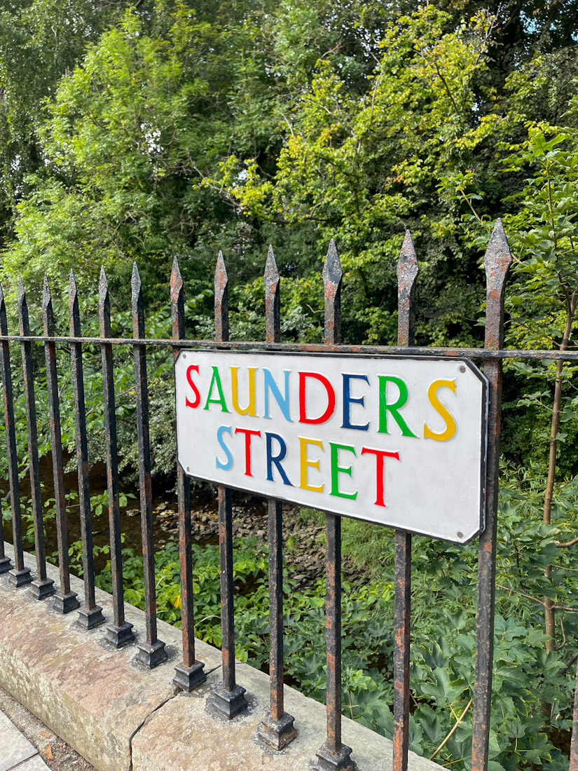 Saunders Street sign colour Stockbridge