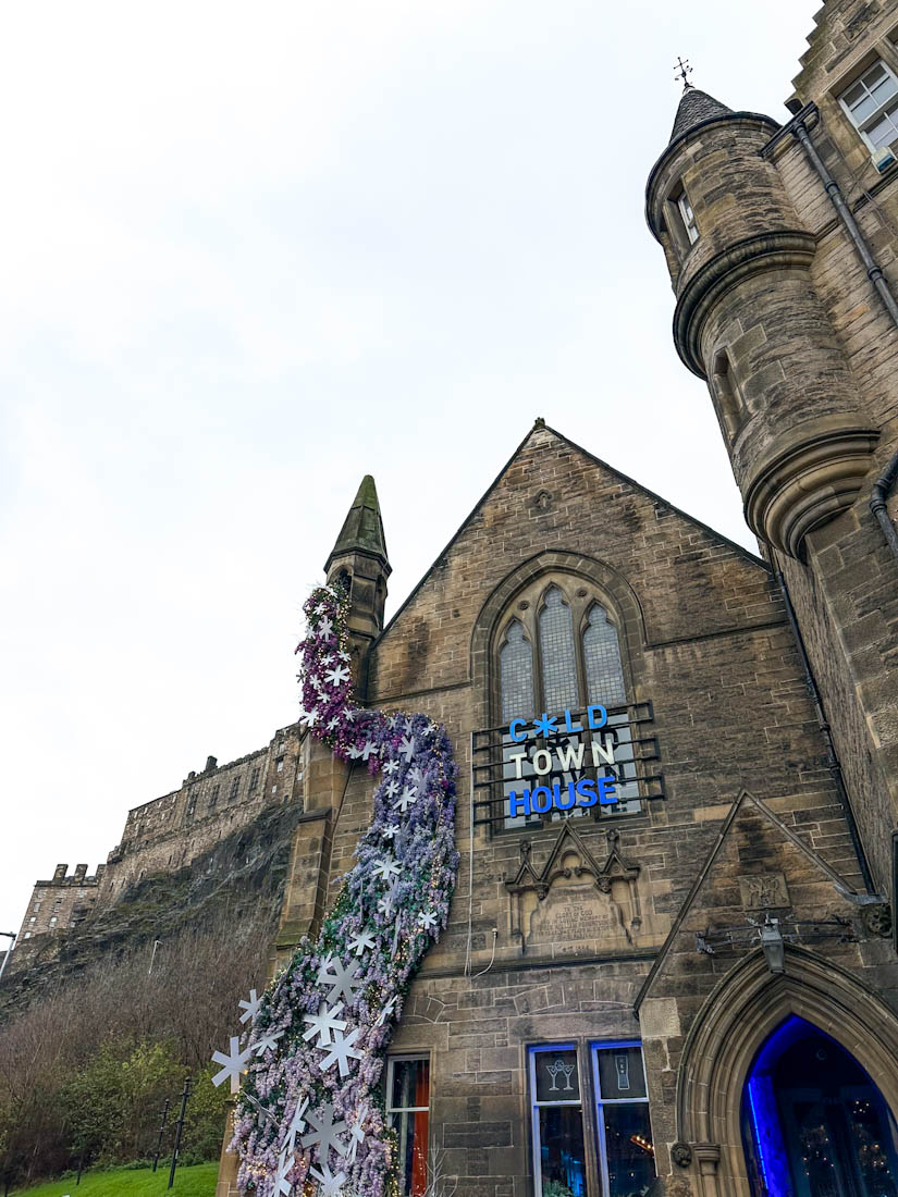 Cold Town House Christmas decorations with Edinburgh Castle behind