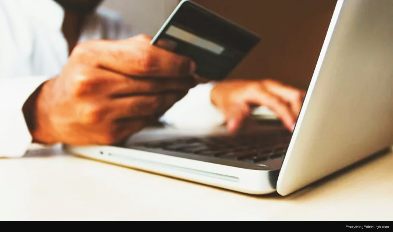 CaixaBank, Carrefour y WiZink cobran hasta el 23,85% TAE: el límite del 22% sigue sin entrar en vigor