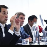 Las familias españolas guardan 1,1 billones de euros en el banco, pero la inflación les hace perder poder adquisitivo