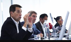 Las familias españolas guardan 1,1 billones de euros en el banco, pero la inflación les hace perder poder adquisitivo